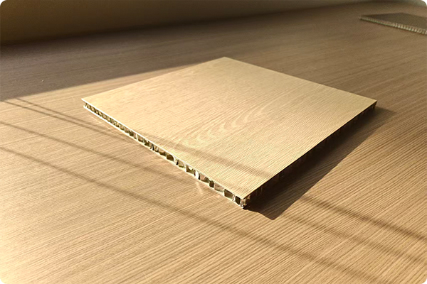 環保 + 高顏值 + 強性能，蜂窩大板讓簡約裝修更 “硬核”