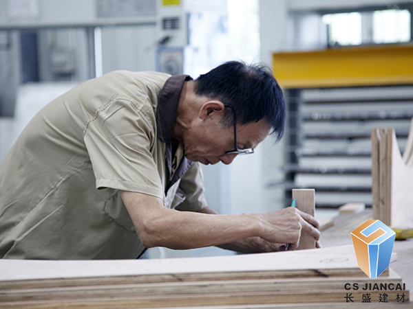 鋁單板廠家車間師傅 鋁單板廠家車間師傅