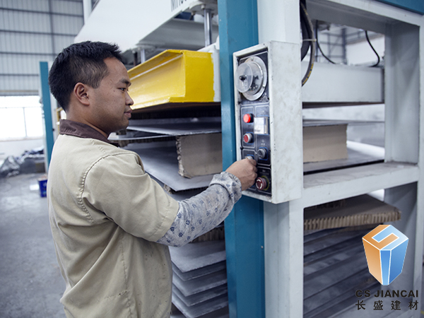 鋁單板廠家車間設備調試師傅 鋁單板廠家車間設備調試師傅