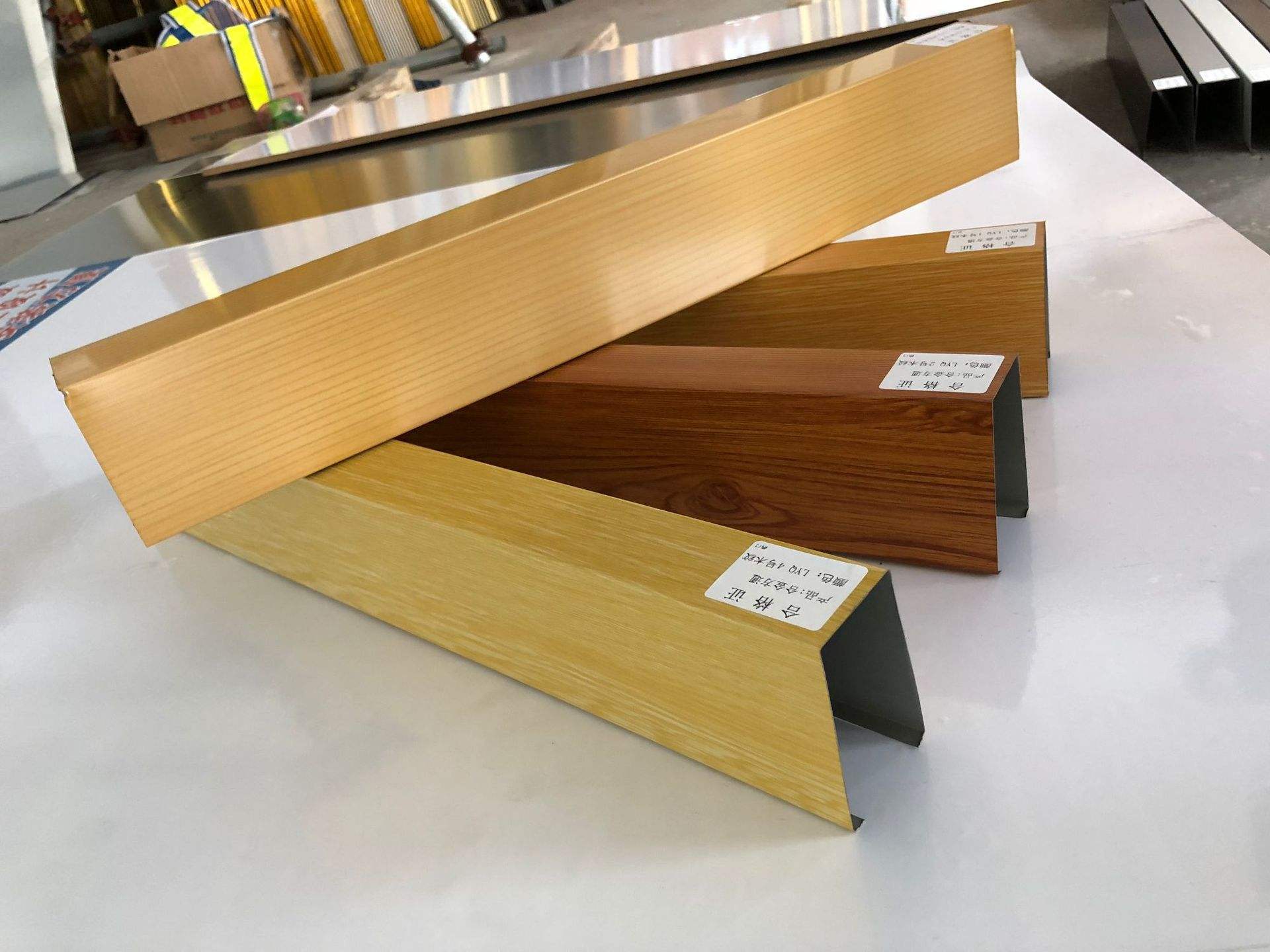 鋁方通吊頂圖片1 鋁方通吊頂圖片1